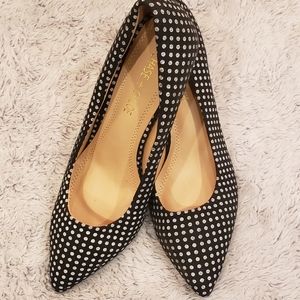 Chase & Chloe heels women7.5 black and white Polka